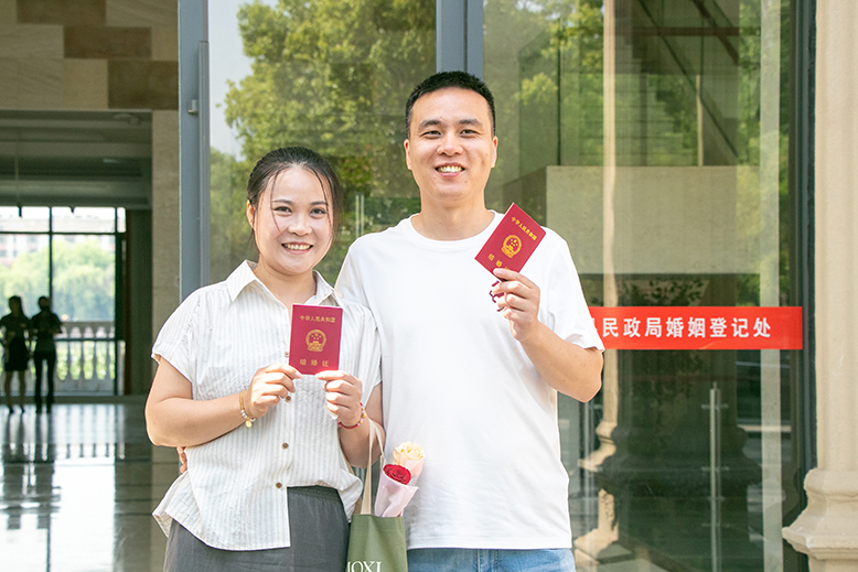 520新人領(lǐng)證場景