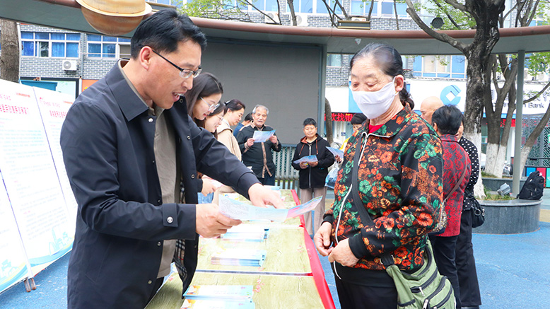 縣民政部門開展社會救助宣傳活動