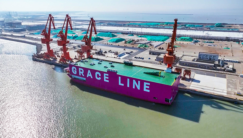 巴拿馬籍汽車滾裝船“優(yōu)雅”輪