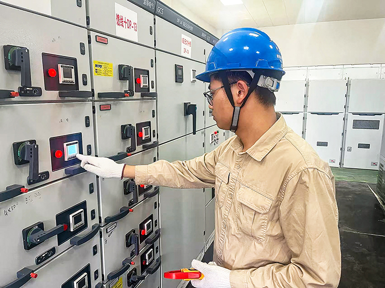 縣供電公司確?？荚嚻陂g安全供電