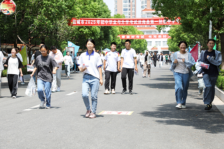 我縣2025年中考落下帷幕