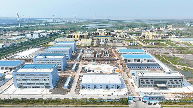 億年光學合成樹脂項目施工現場