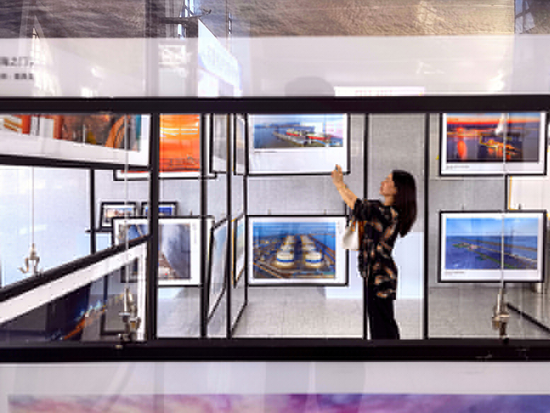 “茉莉花開·鹽藝直達(dá)”攝影展亮相濱海港高鐵站