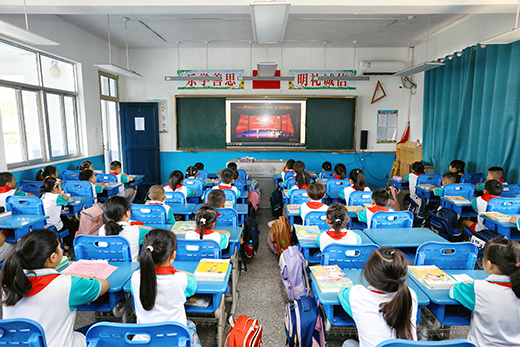 我縣各中小學(xué)集中收看全市紅色主題“開(kāi)學(xué)第一課”