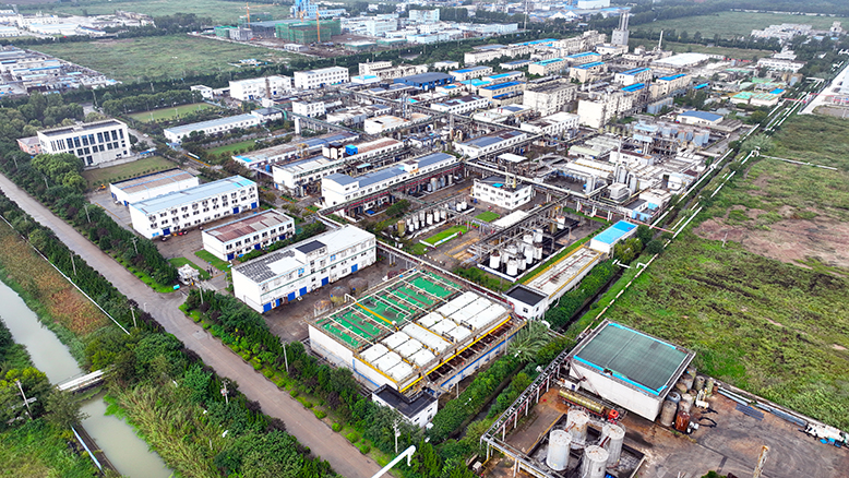 縣工信局工作人員到八巨藥業(yè)公司開(kāi)展入企服務(wù)